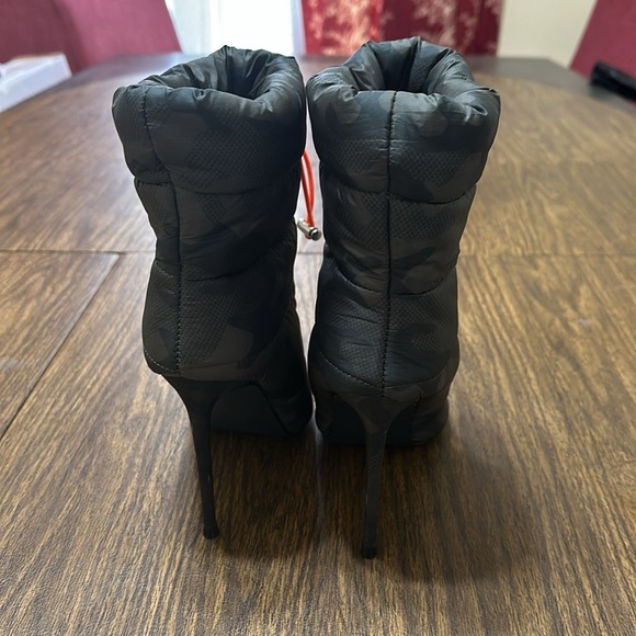 Steve Madden Black Camouflage Heeled Boots - Picture 7 of 11